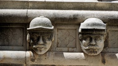 Sibenik 'teki St. James Katedrali' nin taş kafalı detayları