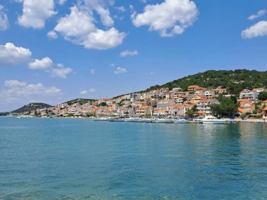 Dalmaçya 'nın denizlerindeki Hırvat köyü