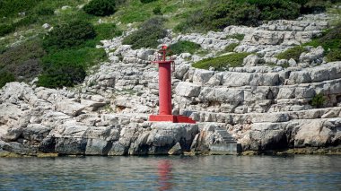 Hırvatça Kornati 'de bir adada deniz feneri.