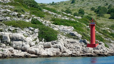 Hırvatça Kornati 'de bir adada deniz feneri.