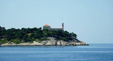 Hırvatça Kornati 'de bir adada deniz feneri.