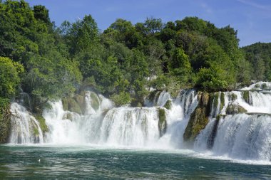 Krka Ulusal Oark 'taki manzaralı şelale Hırvatça