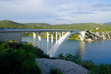 Hırvatistan 'da Sibenik yakınlarındaki Krka nehrinin manzarası
