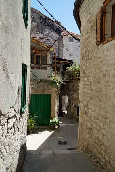 Kleine Enge Gasse Der Altstadt Von Sibenik Kroatien — Stockfoto