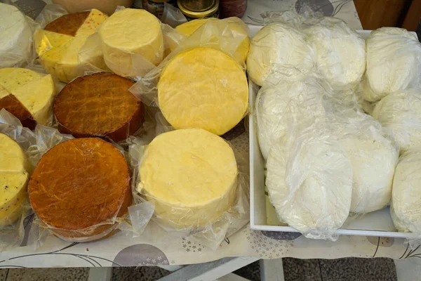 Свежий Сыр Местного Фермерского Рынка Хорватии — стоковое фото
