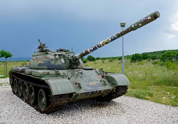 Sibenik Hırvatça Haziran 2023 Yugoslavya Savaşının Bir Hatırlatıcısı Olarak Tank — Stok fotoğraf