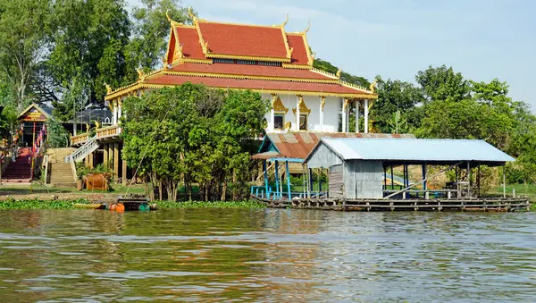 floating houses on the tonle sap near siem reap in cambodia