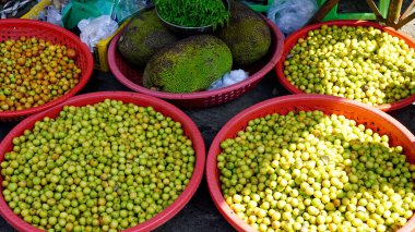 Kamboçya 'daki phnom penh yiyecek pazarından taze sebzeler.