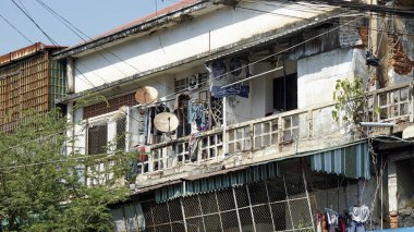 Phnom Penh Şehir Merkezi 'nde yıkık dökük evler