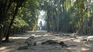 Angkor Wat 'taki antik kapı tapınağa