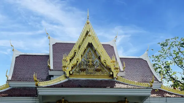 Bangkok, Tayland 'da Chao praya nehrinin kıyısında bir ev.