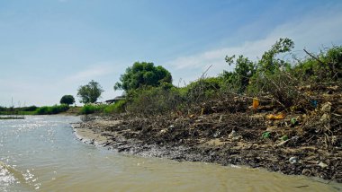 Kamboçya 'daki Tonle Sup nehrinin manzaralı manzarası