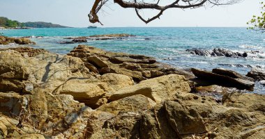 Tayland 'daki Koh Samet Adası' ndaki ao wai plajı.