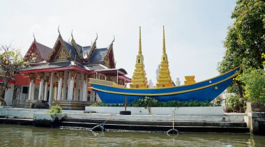 Bangkok, Tayland 'da Chao praya nehrinin kıyısında bir ev.