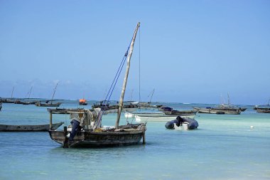 Balıkçı Zanzibar adasında batıyor.