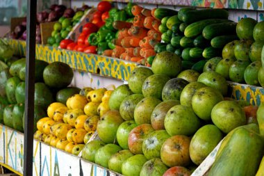 Zanzibar adasındaki ünlü bir marketten taze ürünler.