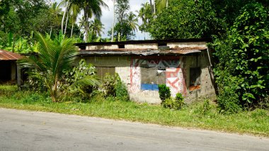 Zanzibar adasındaki basit kır binaları