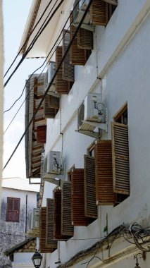 Stonetown 'daki geleneksel tahta pencere panjurları