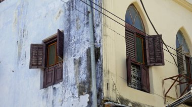 Stonetown 'daki geleneksel tahta pencere panjurları