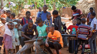 Kinyasini, Zanzibar - Ekim 2024: Bir düğün töreninde müzisyenler