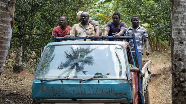 Paje, Zanzibar - Ekim 2024: yerel dala taşımacılığı
