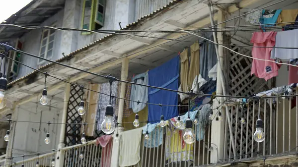 Taş kasabada geleneksel ahşap balkon, tanzanya