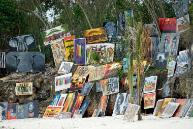 Stonetown, Ekim 2024: Turistler için renkli tablolar