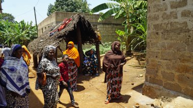 Kinyasini, Zanzibar - Ekim 2024: Fakir bir köyde günlük yaşam