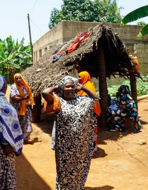 Kinyasini, Zanzibar - Ekim 2024: Fakir bir köyde günlük yaşam