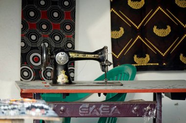 Paje, Zanzibar - Ekim 2024: Küçük dikiş büfesi 