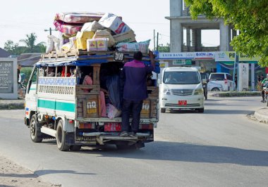 Paje, Zanzibar - Ekim 2024: tipik yerel ulaşım aracı