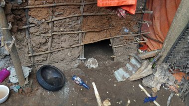 Kinyasini, Zanzibar - Ekim 2024: Fakir bir köyde günlük yaşam