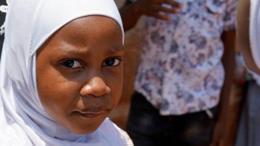 Kinyasini, Zanzibar - Ekim 2024: Fakir bir köyde günlük yaşam