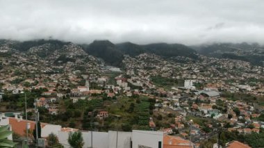 Madeira Adası 'ndaki köy manzarası