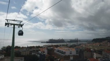 Funchal, Madeira 'da teleferik gezisi.