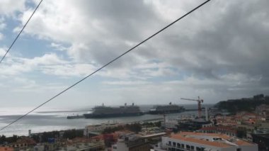 Funchal, Madeira 'da teleferik gezisi.