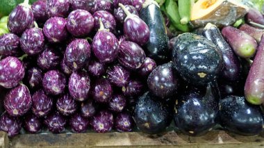 Maldivler adalarındaki yerel bir markette taze sebzeler