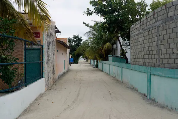 Maafushi, Maldivler - Ocak 2025: Küçük yerel köy 