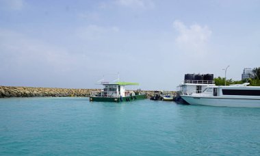 Maldiv adalarında küçük bir Maafushi limanı.
