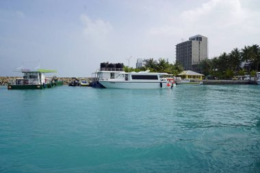 Maldiv adalarında küçük bir Maafushi limanı.