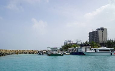 Maldiv adalarında küçük bir Maafushi limanı.