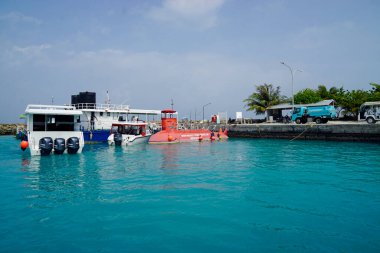 Maldiv adalarında küçük bir Maafushi limanı.
