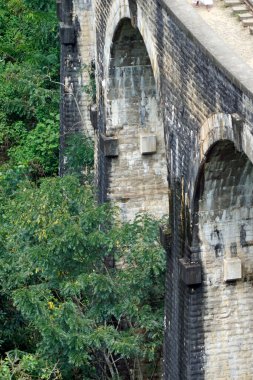 Ella yakınlarındaki dokuz kemer köprüsü Sri Lanka 'da