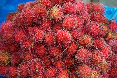 Ella 'daki yerel çiftçi pazarından taze meyve.