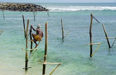 Sri Lanka 'dan geleneksel balıkçı.