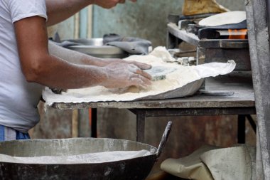 Mumbai, Hindistan 'daki Dharavi gecekondu mahallesindeki fırın.