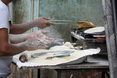 Mumbai, Hindistan 'daki Dharavi gecekondu mahallesindeki fırın.