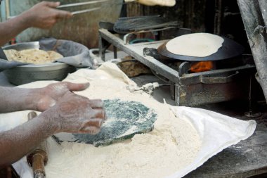 Mumbai, Hindistan 'daki Dharavi gecekondu mahallesindeki fırın.