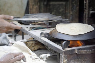 Mumbai, Hindistan 'daki Dharavi gecekondu mahallesindeki fırın.