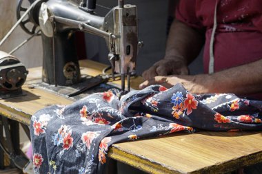 Mumbai 'deki Dharavi gecekondu mahallesinde dikiş dükkanı.